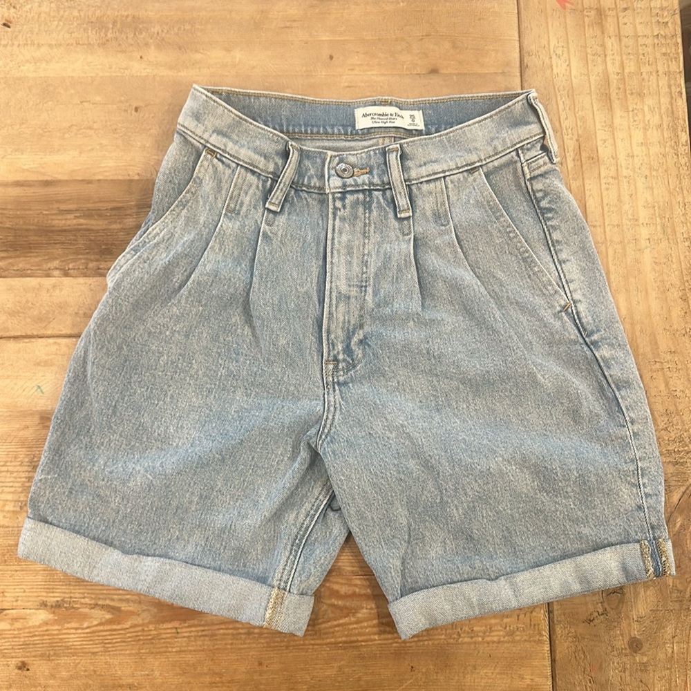 Abercrombie and Fitch The Pleated Short Denim